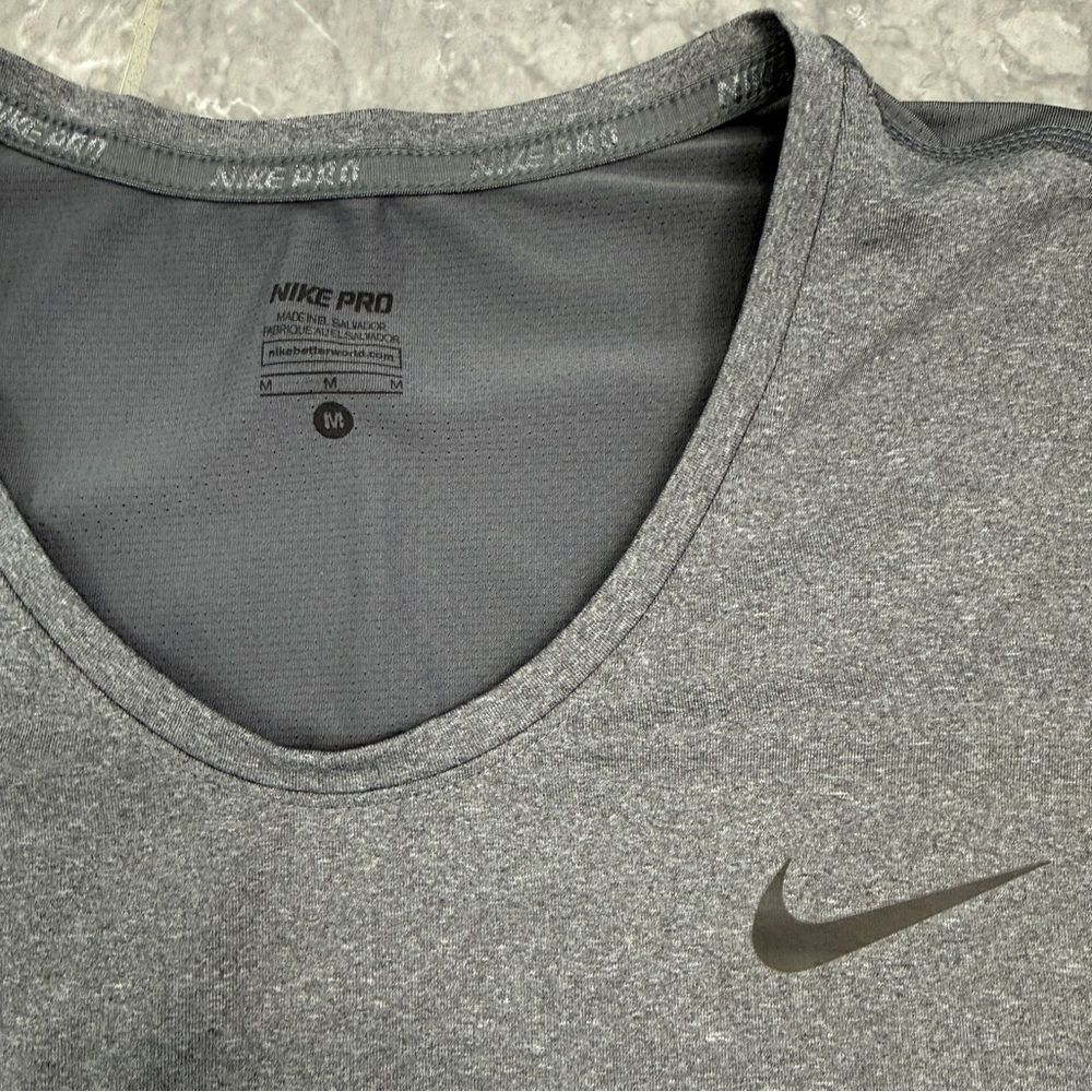 Nike PRO Women's Gray Short Sleeve Fitted DRI Fit Tee Size M - Picture 2 of 4